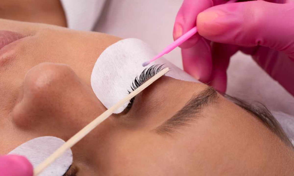 چرا باید لیفت مژه کنیم