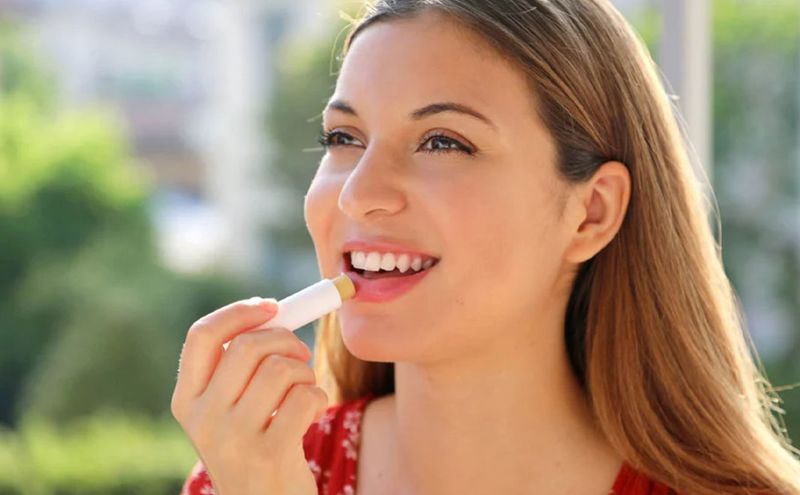 بالم لب روشن کننده چیست و چه کاربردی دارد؟