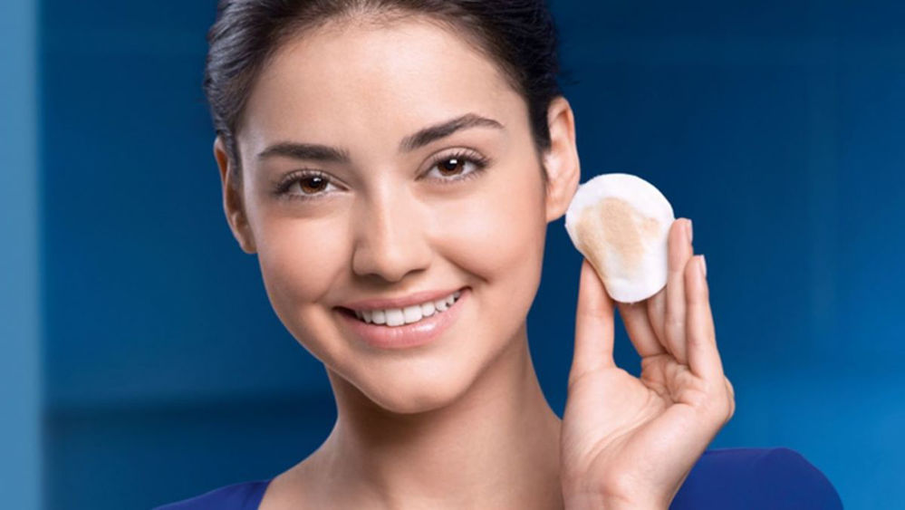 میسلار واتر چیست و آیا برای پوست خشک مناسب است؟