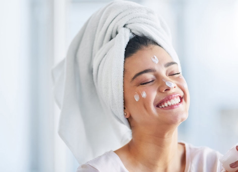 چه زمانی باید از مرطوب‌کننده بدن استفاده کنیم؟