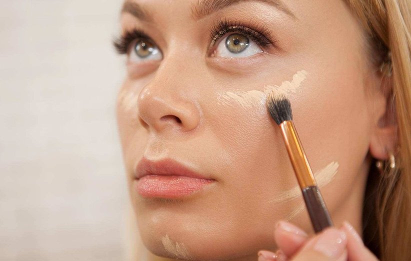 نحوه استفاده صحیح از کرم  پودر برای پوست چرب با منافذ باز