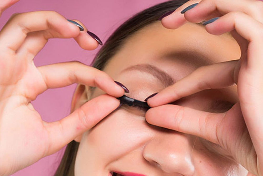 نکات مهم قبل از پاک کردن چسب مژه 