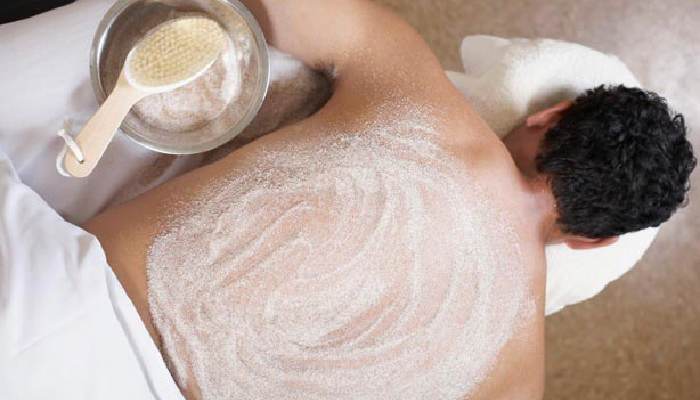 بهترین اسکراب‌ های روشن‌ کننده برای پوست چرب