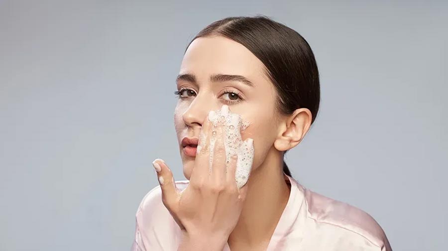 مزیت استفاده از فوم‌های شستشوی صورت ایرانی